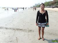 Thai first timer bangs a Farang without protection after a beach meetup