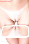 Chesty MILF solo girl Linsey Dawn McKenzie shaving pussy in bathroom