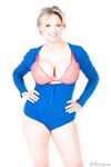 Solo model sets her large breasts free off her clothes and brassiere