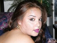 Amateur BBW Brittany K gives a wave at the end of a nude modeling session