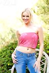 Sexy blonde Hannah Harper peels her tight jeans to spread nude in the garden