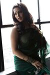 Stunning erotic Sunny Leone in sheds sheer sari revealing her flawless body