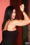 Female bodybuilder Elisa Ann displays her muscles and big pussy lips