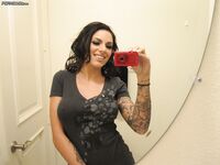 Long-legged bitch Juelz Ventura loves to pose in lingerie on cam