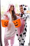 Teens Vanna Bardot & Gia Derza share a dong in a trick-or-treat threesome