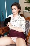 White girl with short hair Melody Sweet stretches out her twat after disrobing