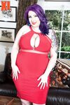 Purple haired fatty Lola Rayne removes her dress & sticks her muff on a dildo