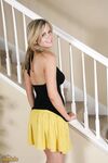 Dirty blonde Lisa Neils unleashes her great tits during nude modeling debut