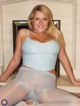 Sexy babe Pamela unveils her big tits & shows her booty in her hot pantyhose