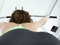 Hot pornstar Krissy Lynn strips tight yoga pants at gym and shows her booty
