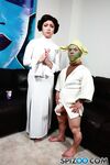 Bare legged Daisy Haze bares hot ass & gives footob in Princess Leia cosplay