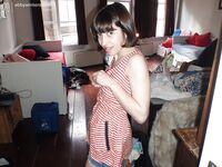 Lots of X rated selfies of various naked women for jacking off to