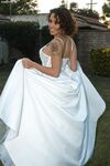 Latina bride Renae Cruz hikes her wedding dress to masturbate on the lawn
