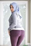 Busty beauty Aaliyah Hadid peels her skintight pants to spread her bubble butt