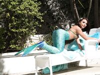 Mermaid Adriana Chechik vaunts bubble butt with huge insert & gets anal bang
