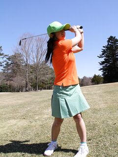 Japanese golfer Nana Kunimi flashes no panty upskirt while lining up a putt