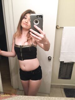 Amateur model Ariel Mc Gwire takes totally naked selfies in the mirror