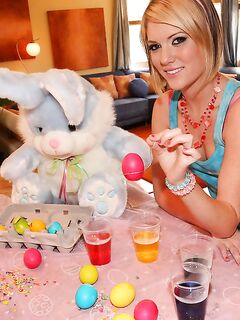 18 year old blonde goes pussy to mouth after making Easter eggs
